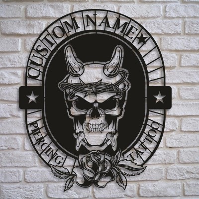 Kişiye Özel İsimli ve Kafatası Temalı Dövme Tabelası – Metal Duvar Dekoru, Dövme Sanatçısına Hediye, Dövme Stüdyosu Süsü, Stüdyo Tabelası